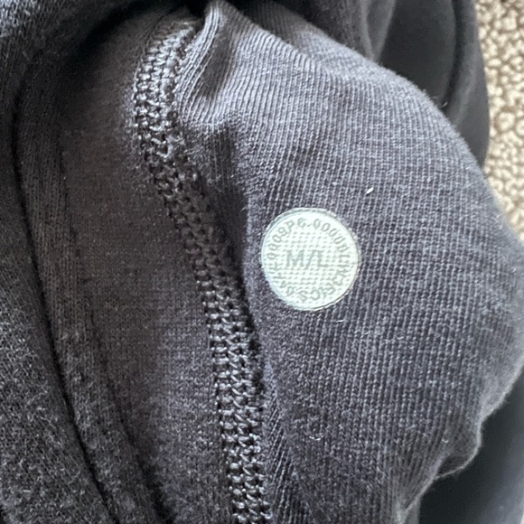 Lululemon Quarter Zip. - Picture 5 of 5